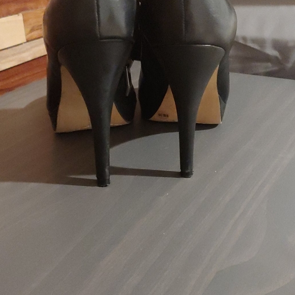 Vince Camuto 4 inch heels. - Picture 9 of 10